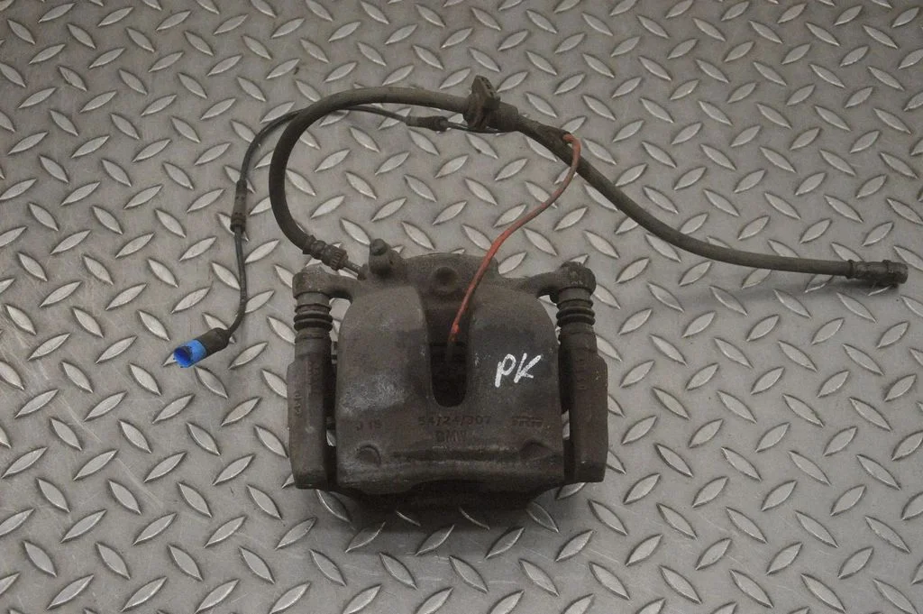Front brake caliper – left