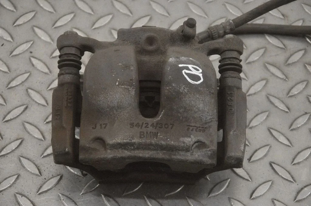 Front brake caliper – right
