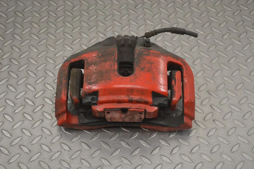 Front brake caliper – right
