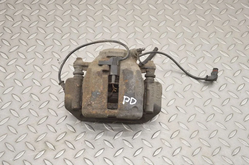 Front brake caliper – right