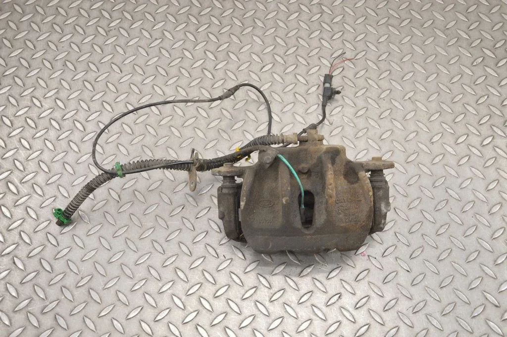 Front brake caliper – left