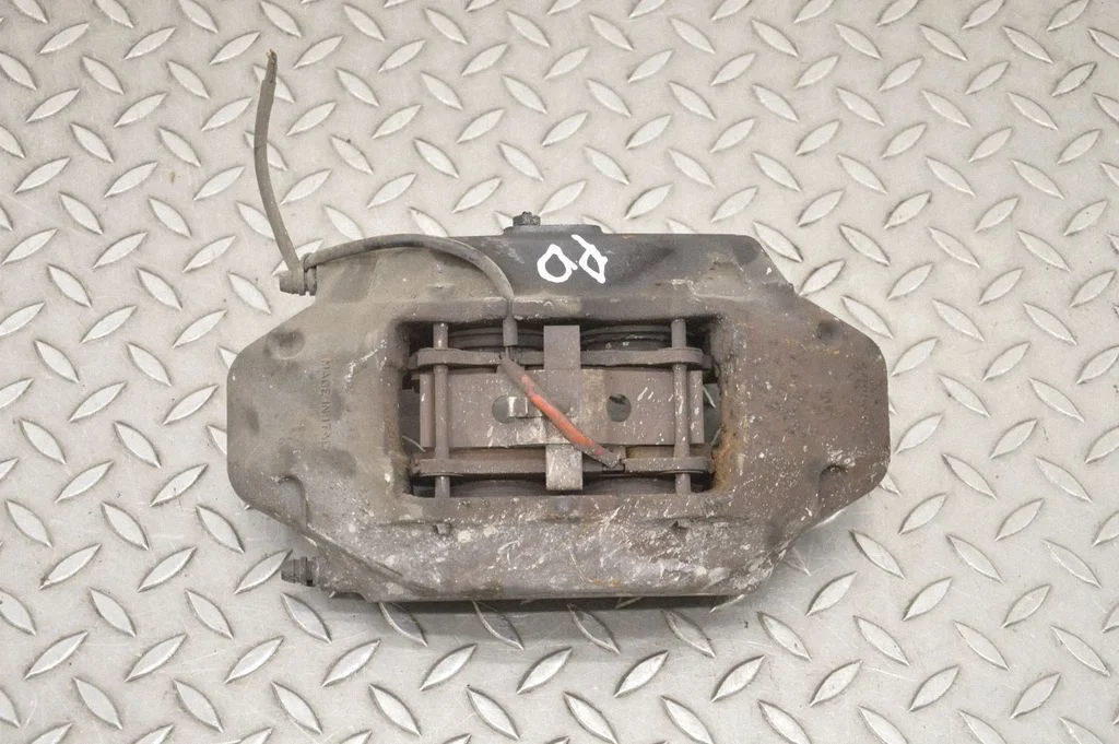 Front brake caliper – right