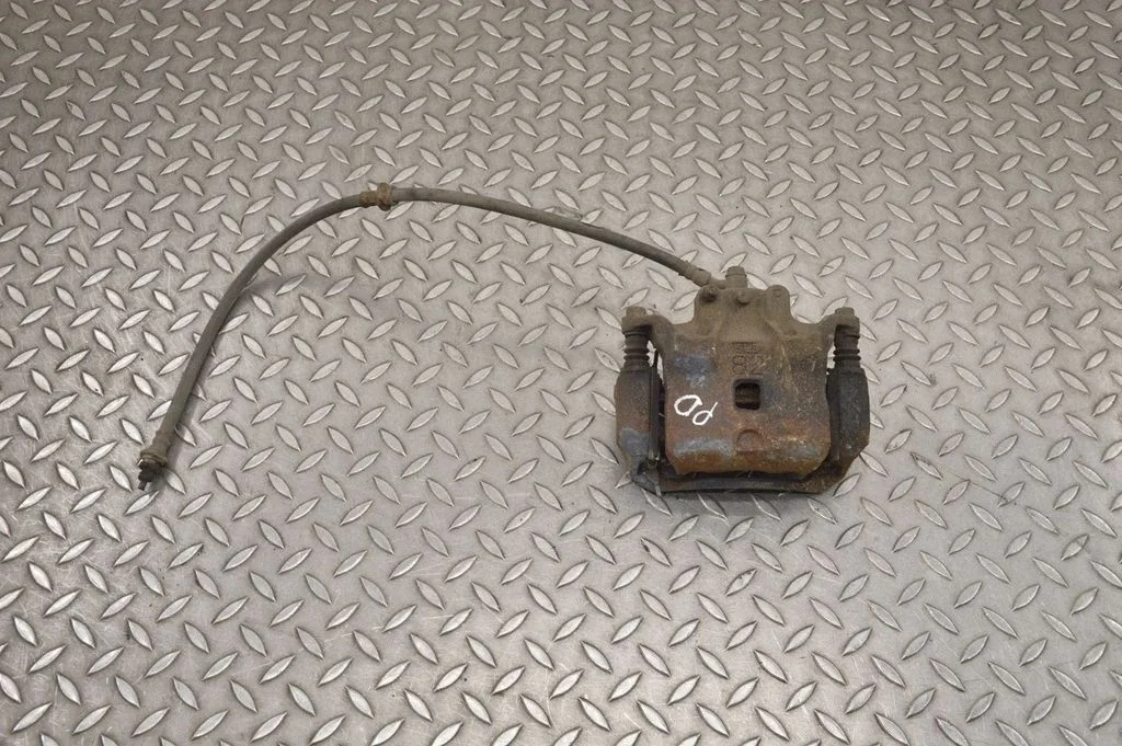 Front brake caliper – right
