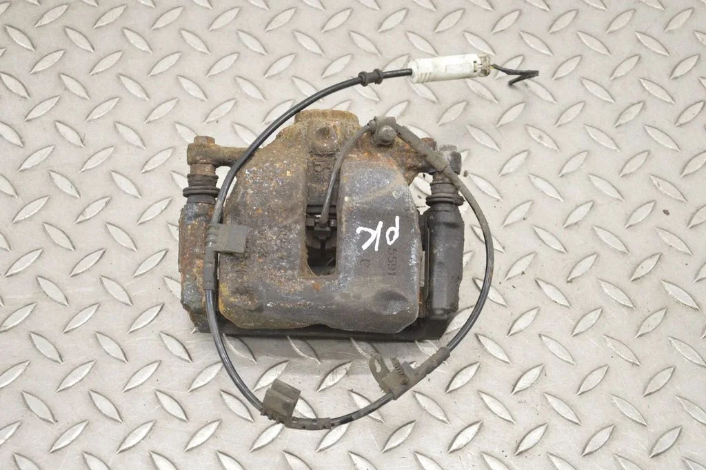 Front brake caliper – left