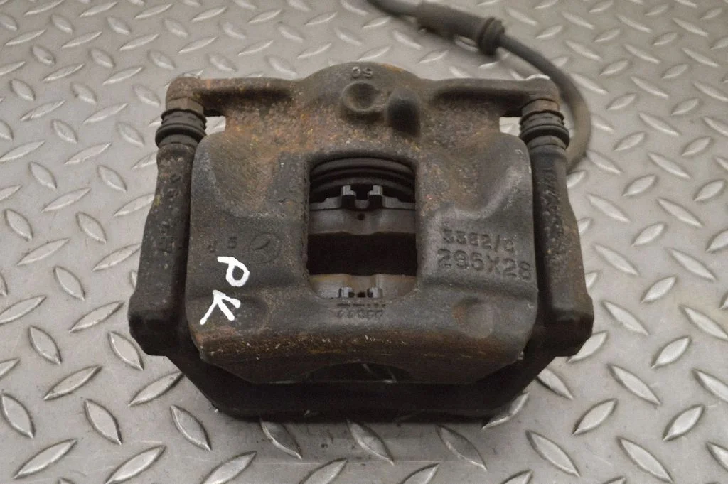 Front brake caliper – Infiniti Q30 (2015-2018)