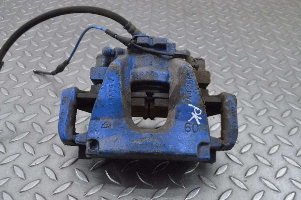 Front brake caliper – left