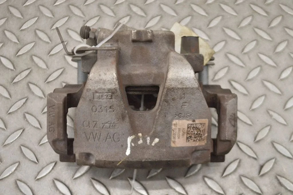 Front brake caliper 8W05DH