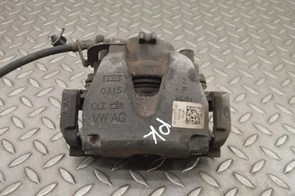 Front brake caliper 8W05DH