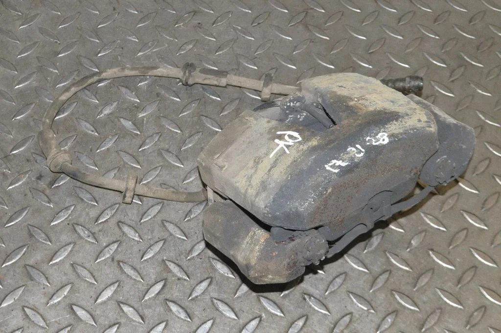 Front brake caliper – left