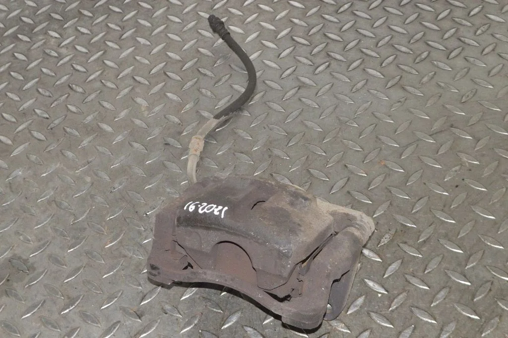 Front brake caliper – right