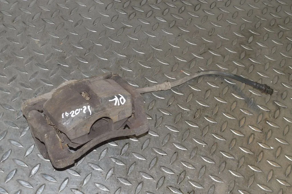 Front brake caliper – left