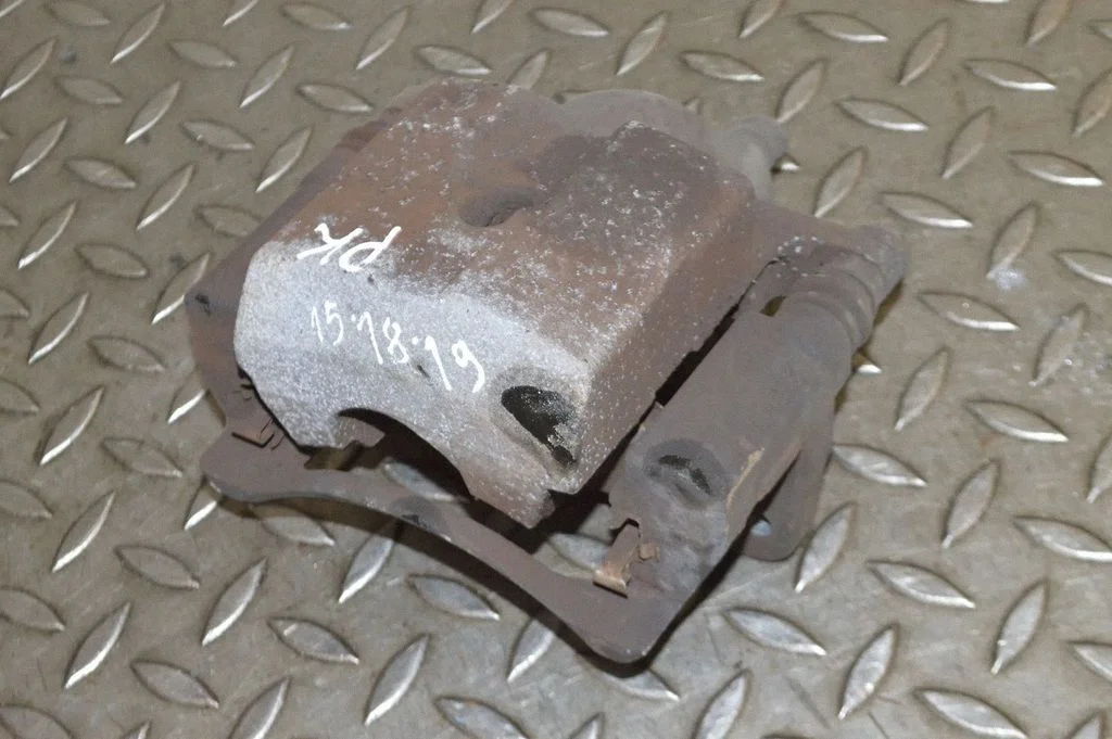Front brake caliper – left