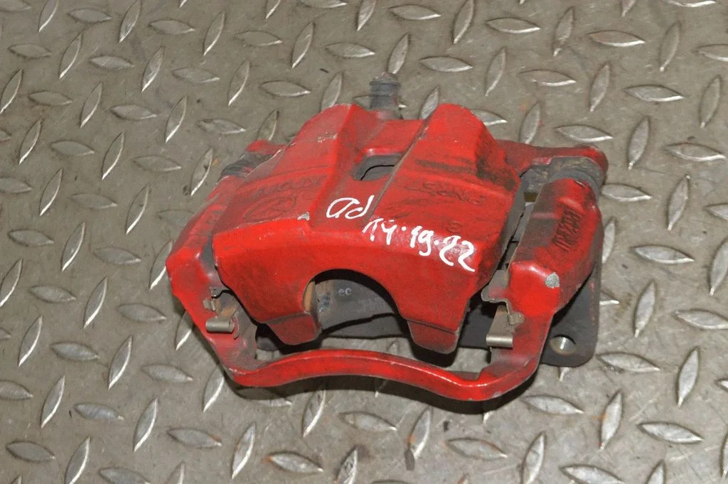 Front brake caliper – right