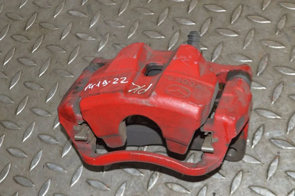 Front brake caliper – left
