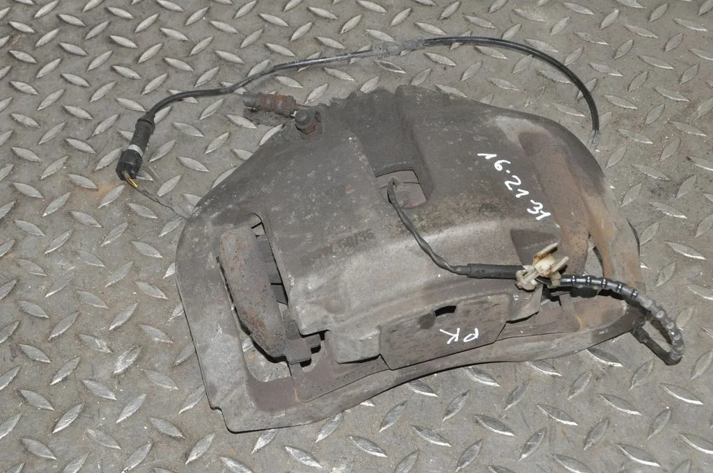 Front brake caliper – left