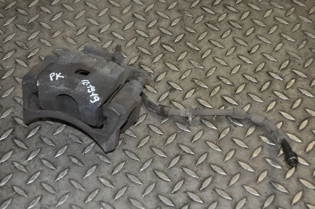 Front brake caliper – left