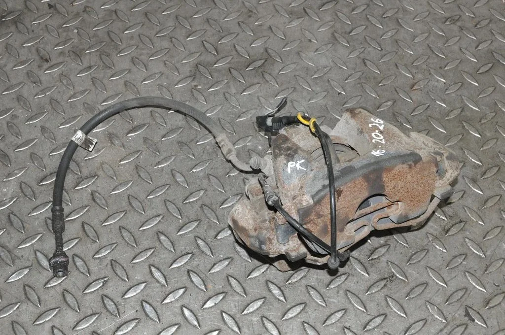 Front brake caliper – left