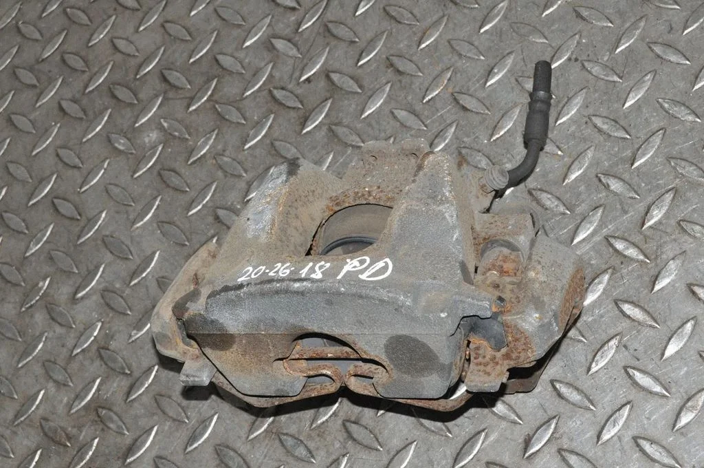 Front brake caliper – right