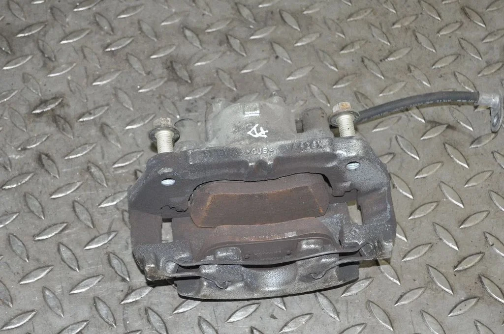 Front brake caliper – right