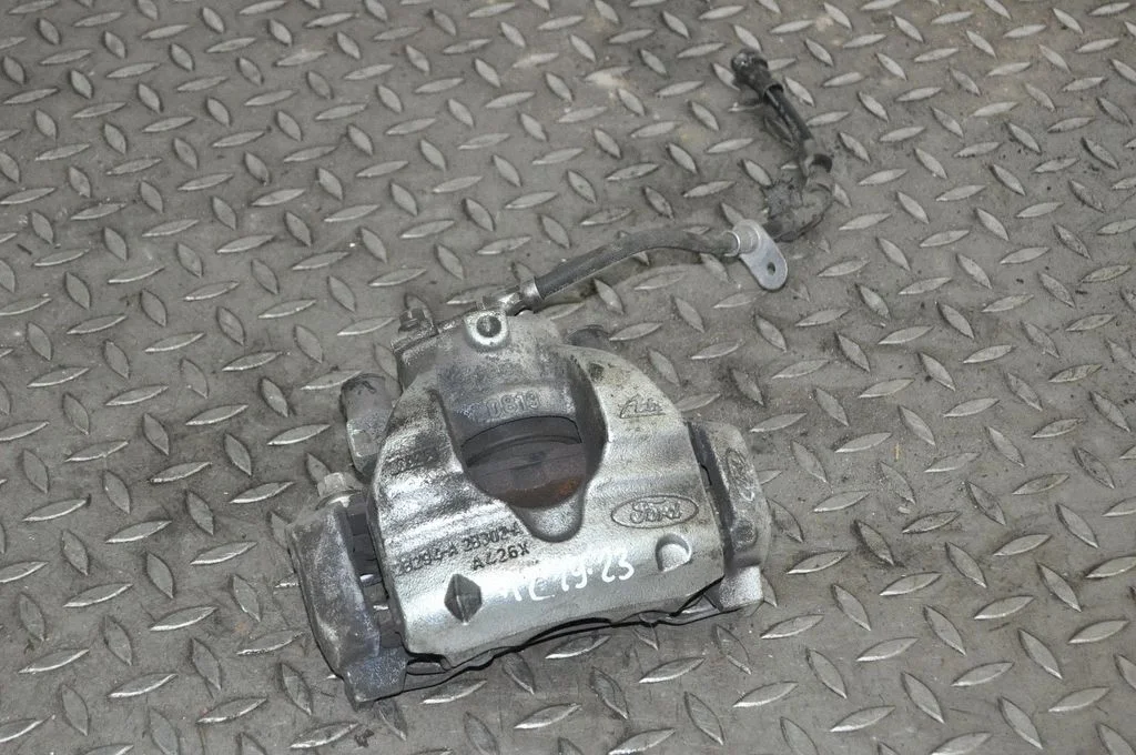 Front brake caliper – left
