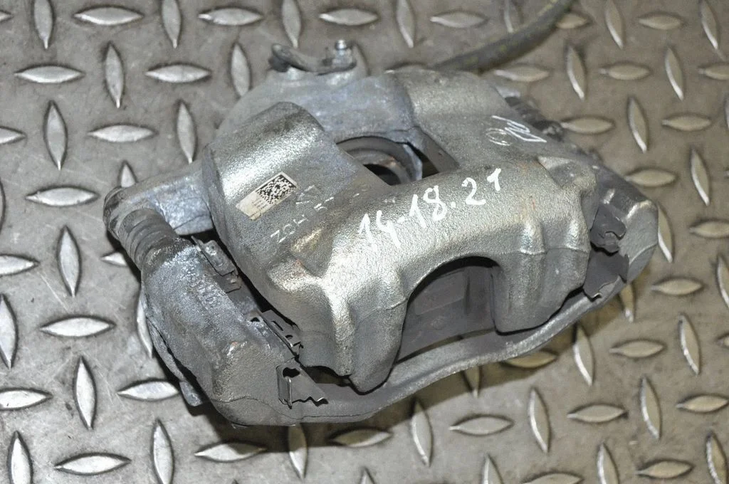 Front brake caliper – left