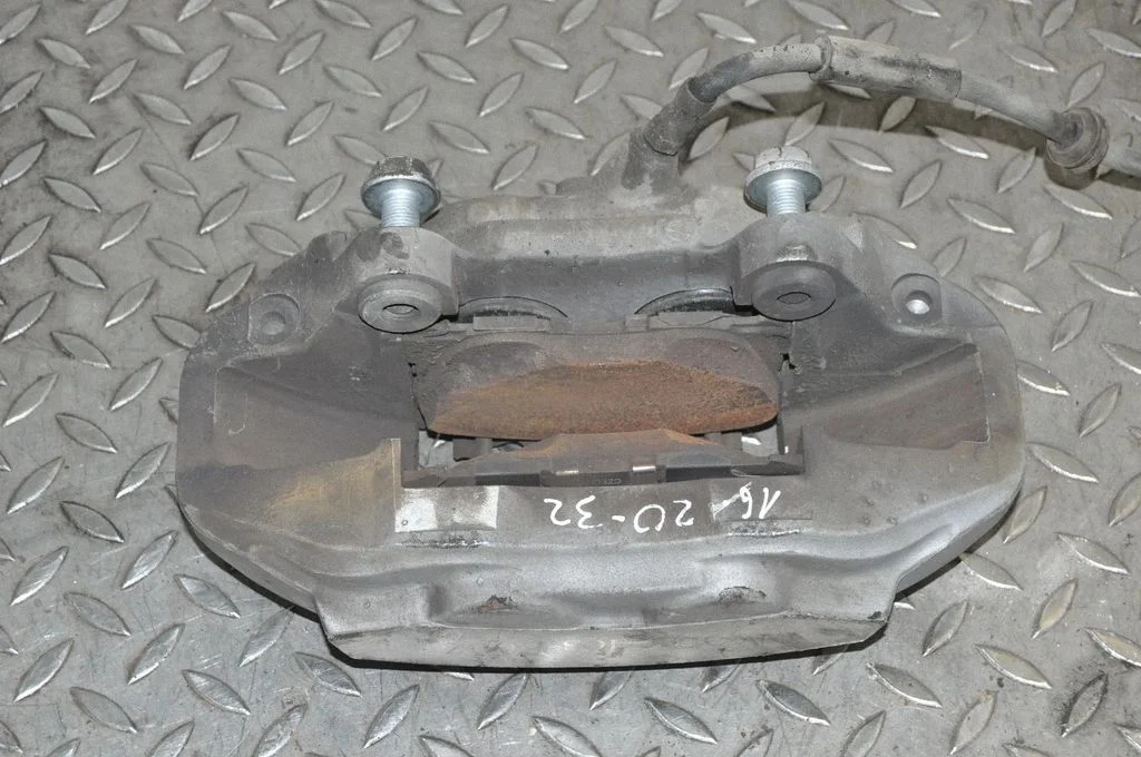 Front brake caliper – left