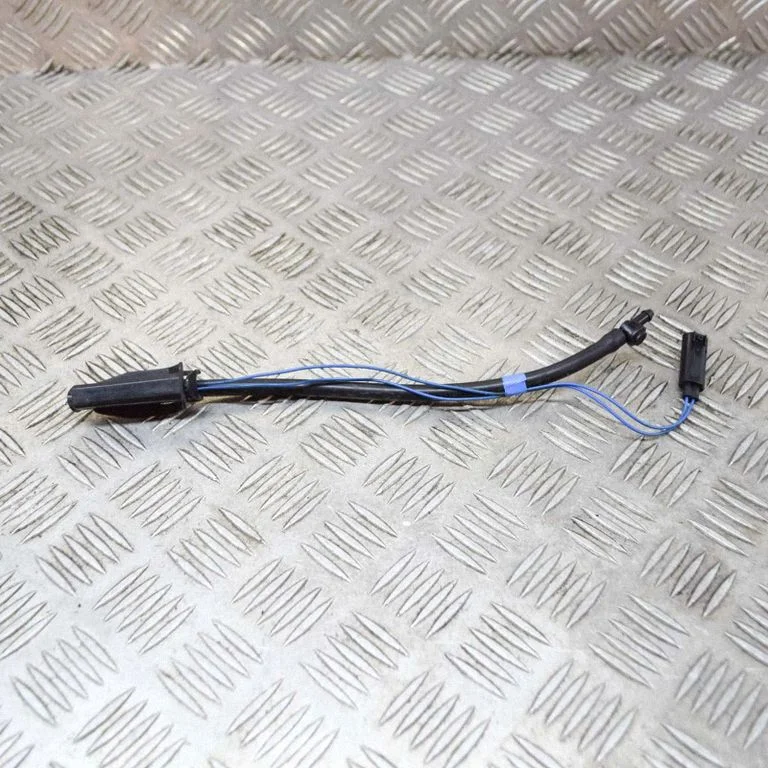 Windshield washer spray nozzle