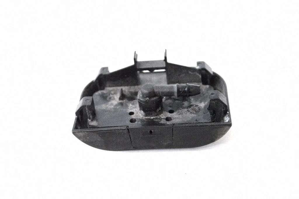 Windshield washer spray nozzle
