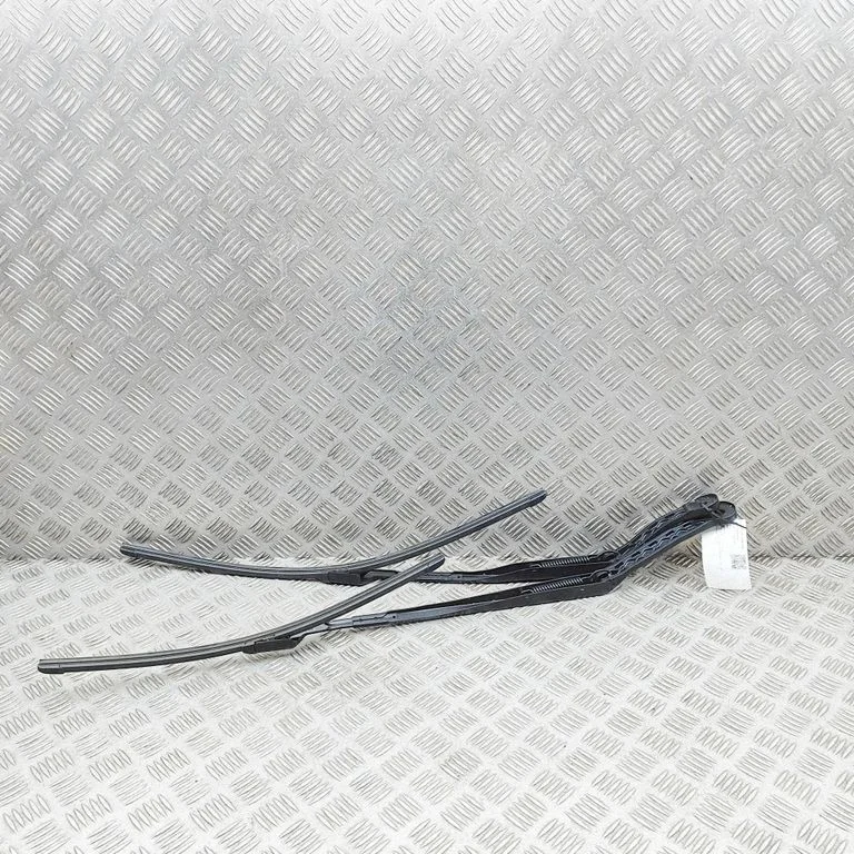 Windshield/front glass wiper blade 7399010