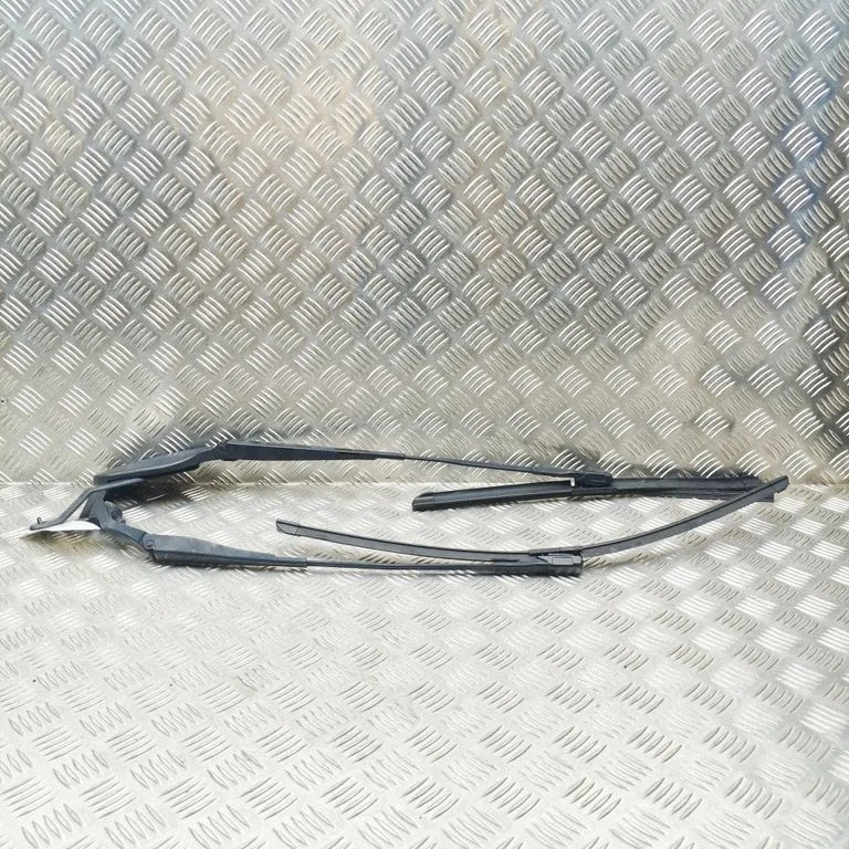 Priekšējā stikla tīrītājs A2478240400