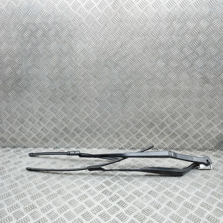 Priekšējā stikla tīrītājs 7399009