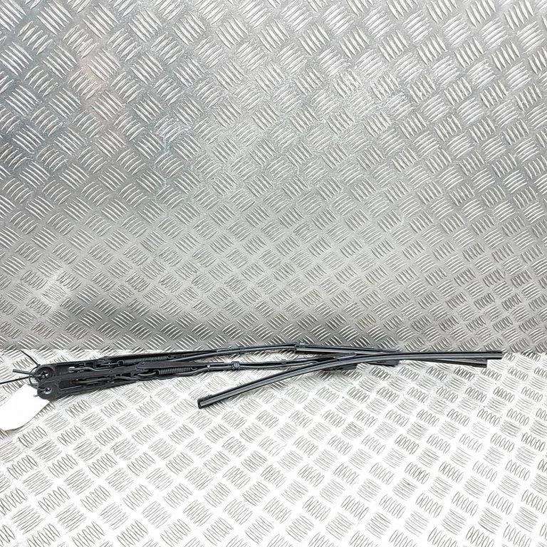 Priekšējā stikla tīrītājs 9830982080