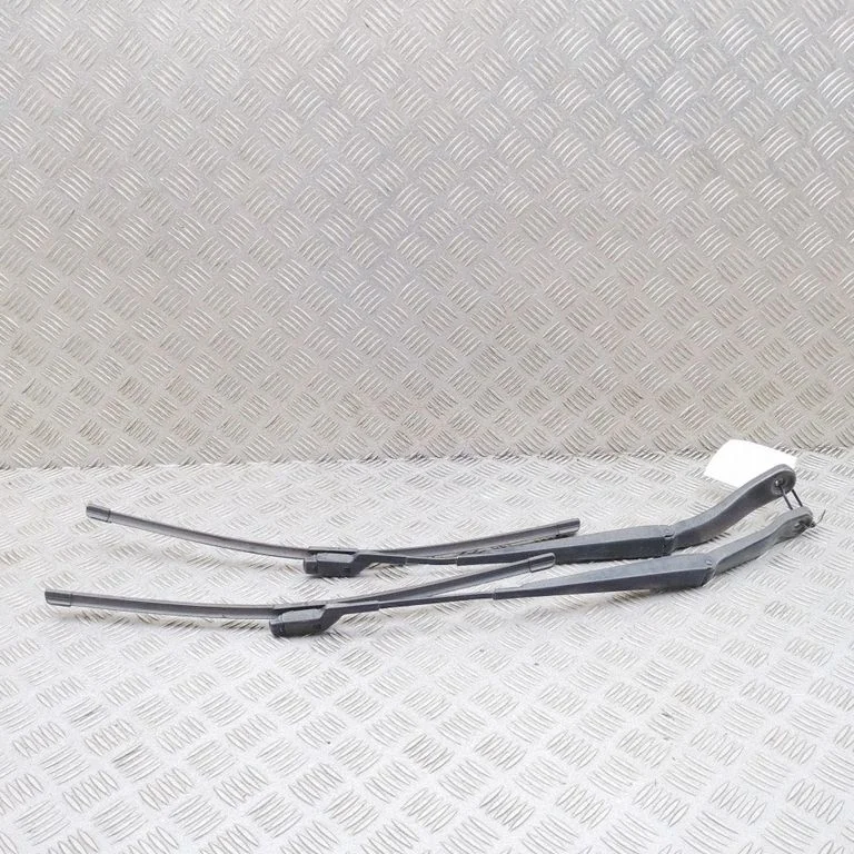 Priekšējā stikla tīrītājs BJ3217525BB