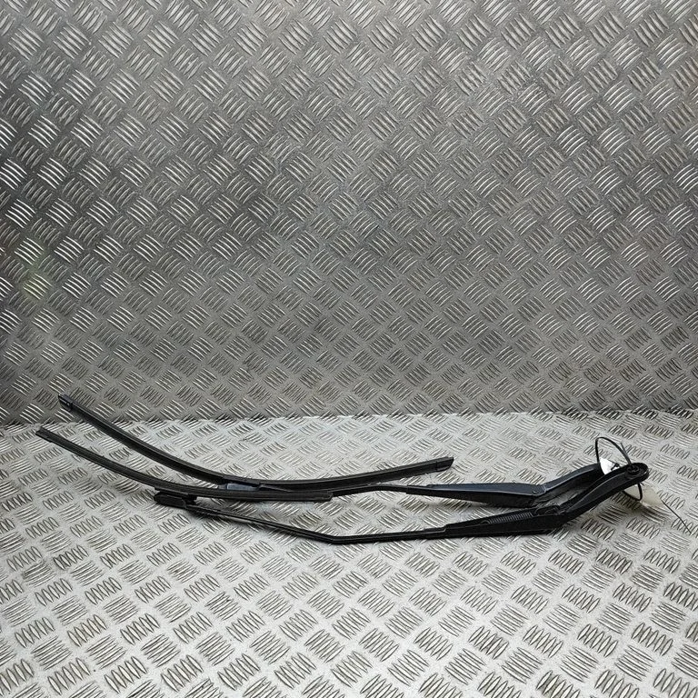 Windshield/front glass wiper blade – Volvo V40 (2012-2019)