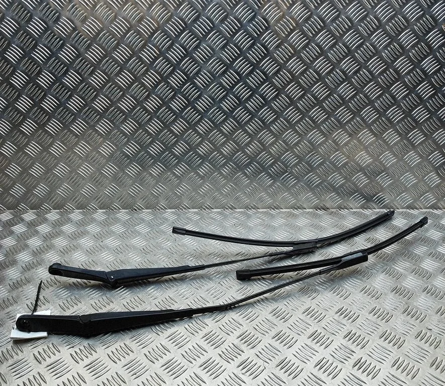 Priekšējā stikla tīrītājs 8W2955407