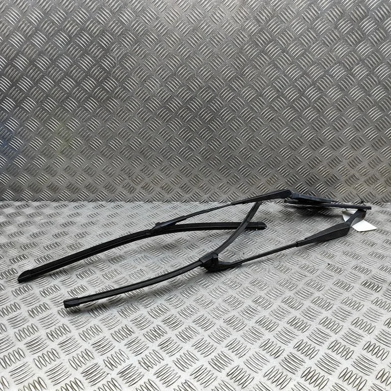 Priekšējā stikla tīrītājs 3390580403