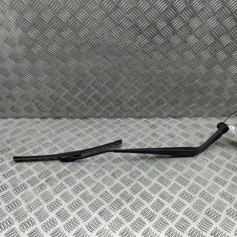 Windshield/front glass wiper blade – Nissan Navara D23 (2015-)