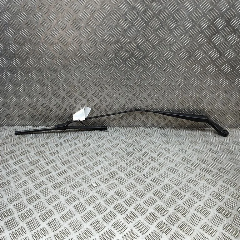 Priekšējā stikla tīrītājs 8891892441
