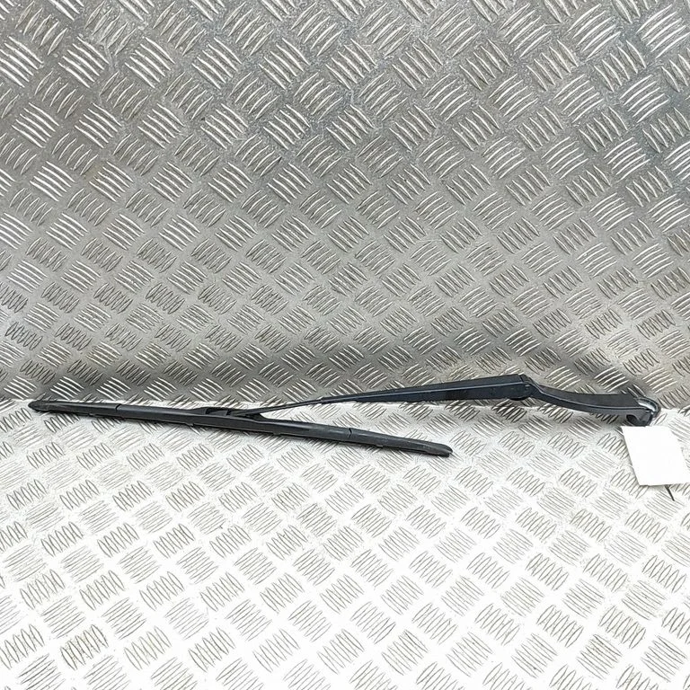 Priekšējā stikla tīrītājs SU00302667
