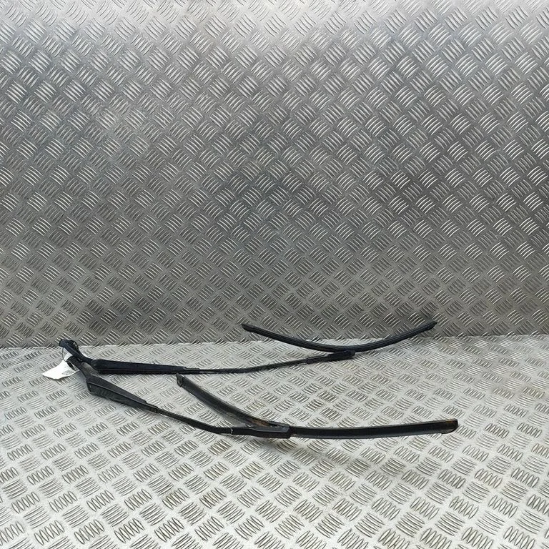 Priekšējā stikla tīrītājs 83B955408A