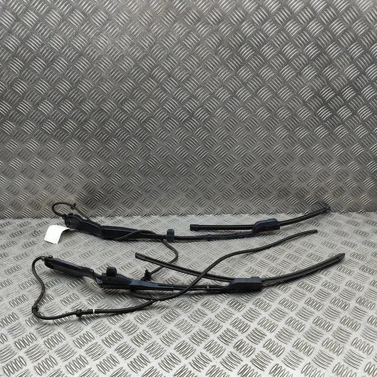 Priekšējā stikla tīrītājs 31457318