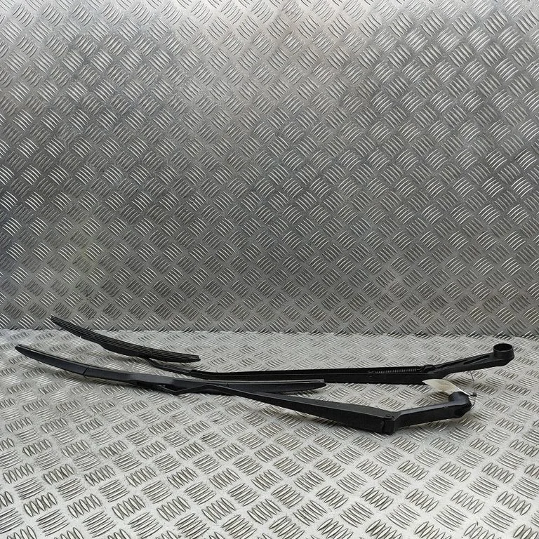 Priekšējā stikla tīrītājs 3834061M40
