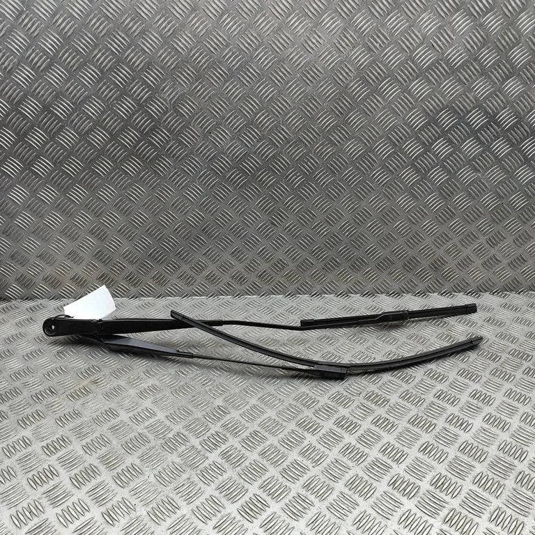 Priekšējā stikla tīrītājs 9478849