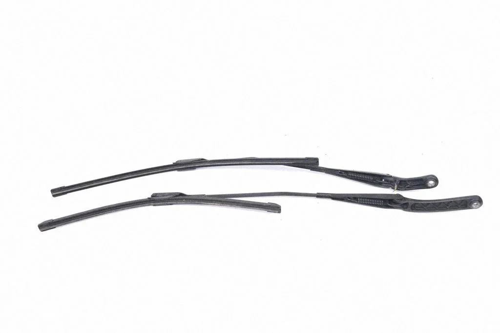 Priekšējā stikla tīrītājs 8T2955407B