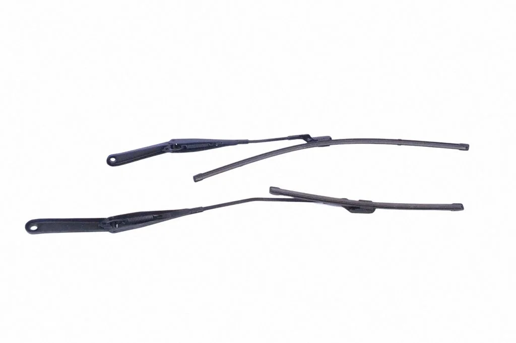 Priekšējā stikla tīrītājs 8A6117526DF