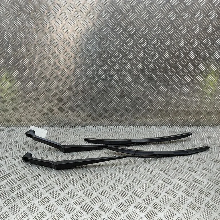 Windshield/front glass wiper blade SU00302670