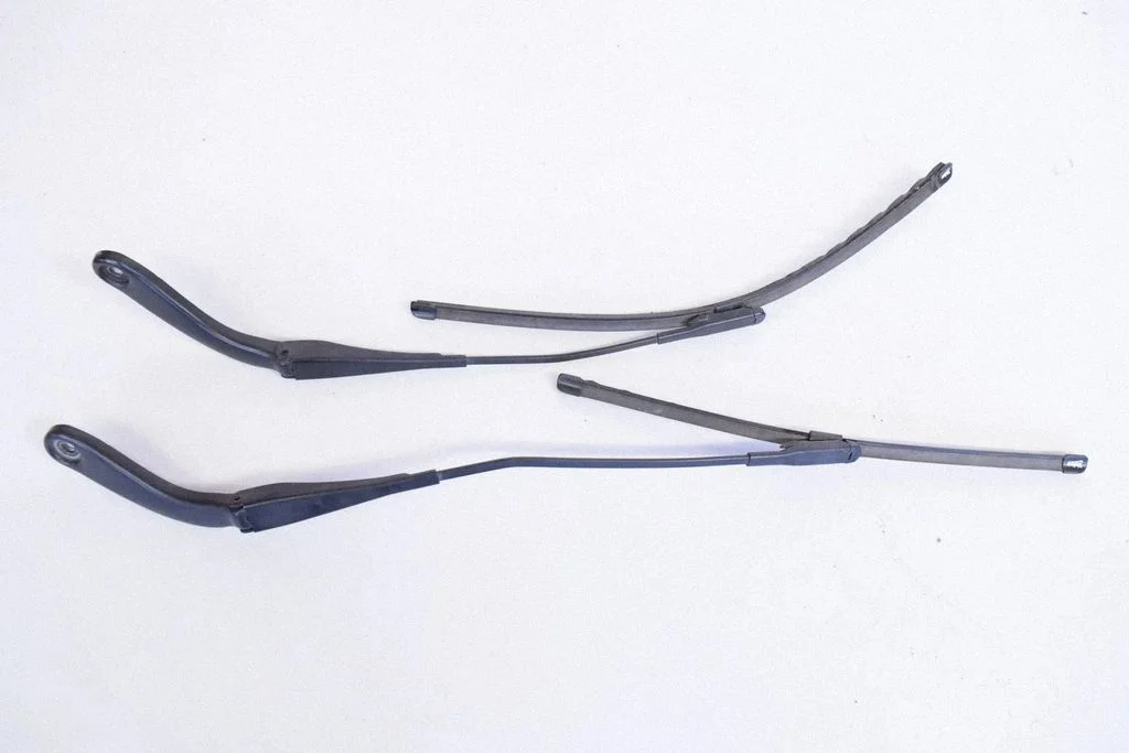 Priekšējā stikla tīrītājs 7286105