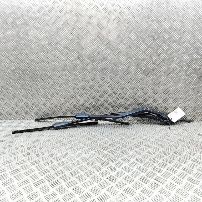 Priekšējā stikla tīrītājs 31440424