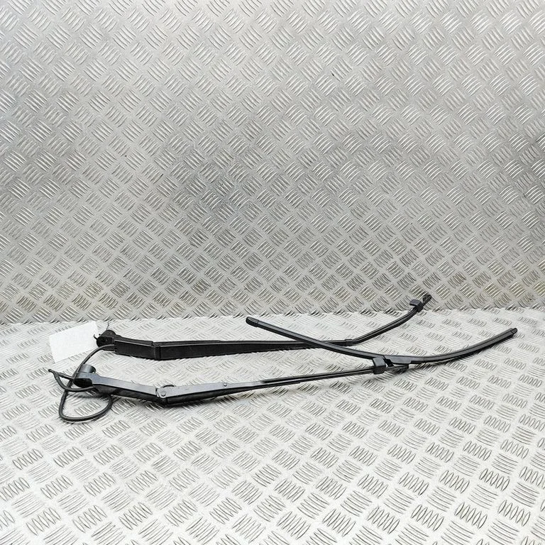 Priekšējā stikla tīrītājs K31W67321