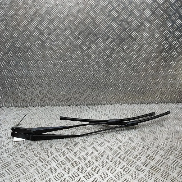 Windshield/front glass wiper blade 8W2955407